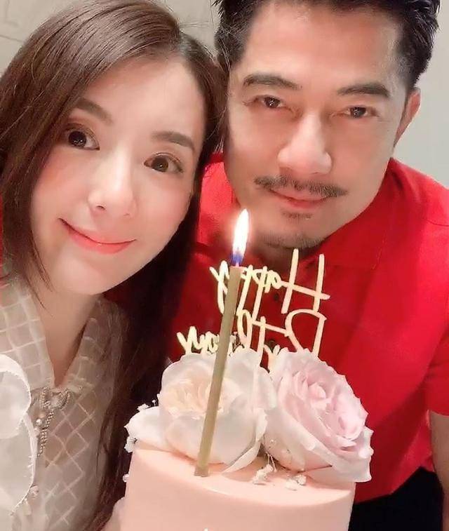 天王郭富城和妻子方媛合体秀恩爱,婚姻未受风波影响依旧甜蜜_网友