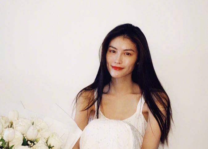 据悉 ,2017年 在上海维密秀 的时候 ,何穗 也是一次 招聘 ,一次 就被