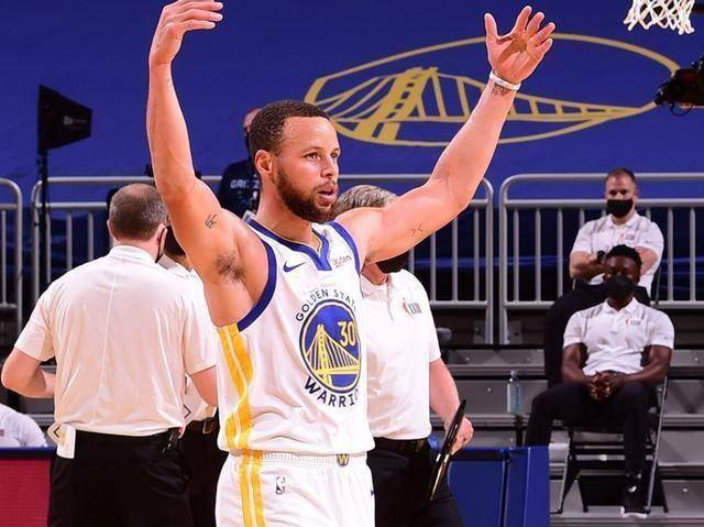 46 7 9,库里关键战真是硬!掀衣怒吼庆祝,湖人开拓者怕了吗?