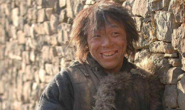 同样是演乞丐:黄渤真假难辨,刘德华睡大街,杨颖是在开玩笑吗?