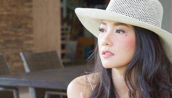 泰剧女神noon在全盛时期嫁入豪门,现在生活甜蜜令人羡慕_老公_孩子