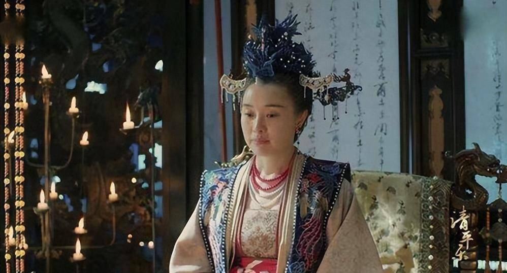 遗愿穿皇袍"膈应"宋仁宗,把控朝政11年不称帝_衮服_武则天_赵祯