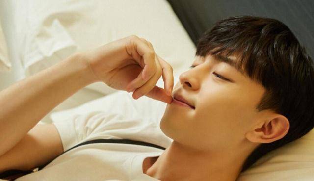 邓伦出席活动小山竹偷偷现身,喊出邓爸爸却被阻止_节目组_妈妈_父女