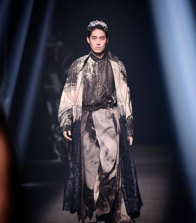 泰国曼谷时装周盛大开幕,你想看谁的走秀?_pancake_衣服_元素