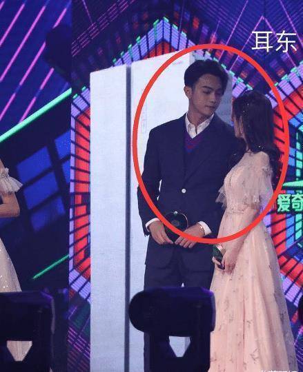 许凯和鞠婧祎同框,两人都深情对望彼此,难怪许凯急着取关白鹿_观众