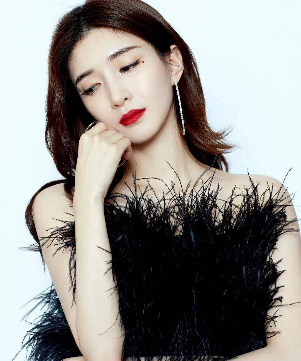 "疏影横斜水清浅,暗香浮动月黄昏"的倾城美女江疏影_名字_毕业_先生