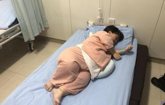 2017年南宁93厘米袖珍女怀孕37周,蜗居10平米出租屋,后冒死产子_春兰