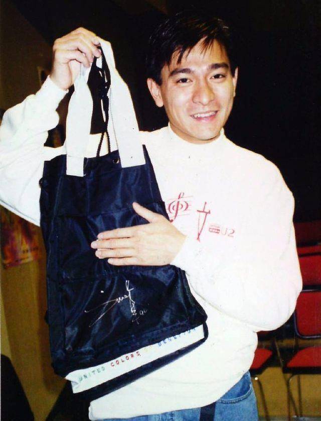 曾经年少爱追梦,一心只想往前飞的刘德华,珍贵旧照回顾