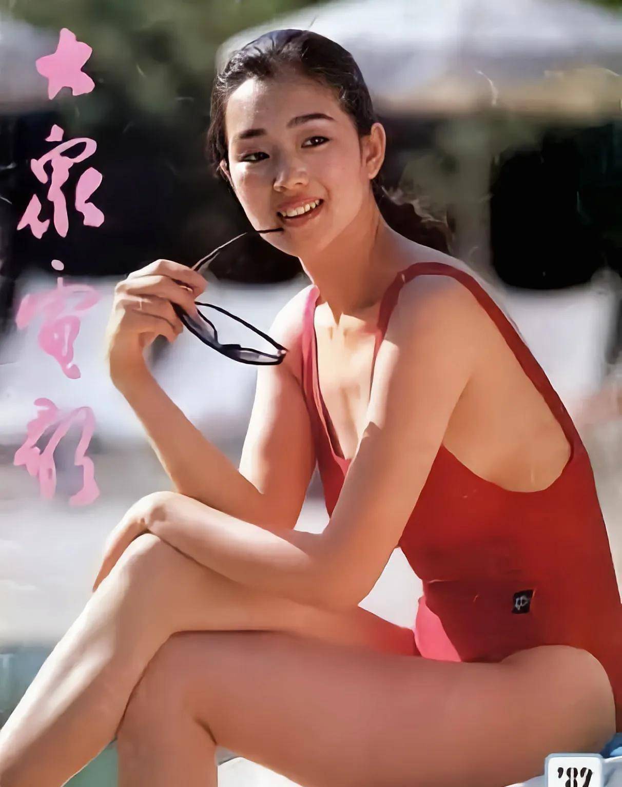 年轻的巩俐也被海内外观众所熟知,成为第一位登上美国封面的华人女