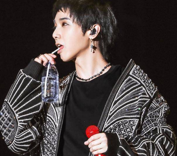 华晨宇在5年前讲了一个童话故事,那时不懂,如今深有体会_巨人_大海