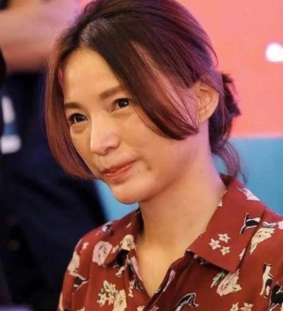 49岁董卿素颜老到认不出!