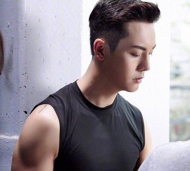 怎么这么撩啊!陈伟霆这位小哥哥,你说话为什么要贴这么近?