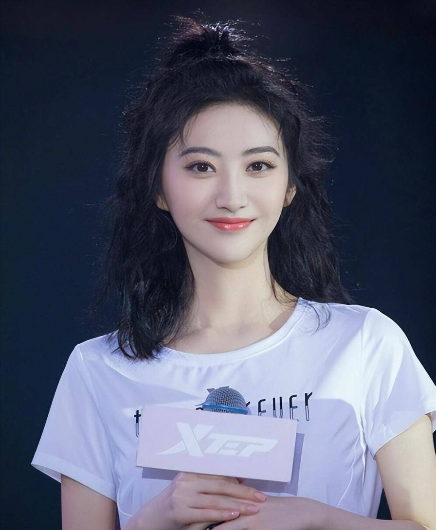 不管女人多大年纪,尽量不要留这3种"姨妈发型"!看起来老了没气质