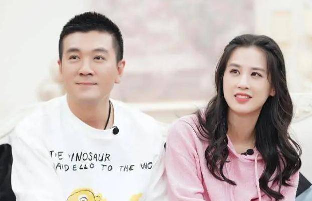 黄圣依与儿子约会晒照,小腹隆起疑怀三胎,网友指责偏心逼其打胎_安迪