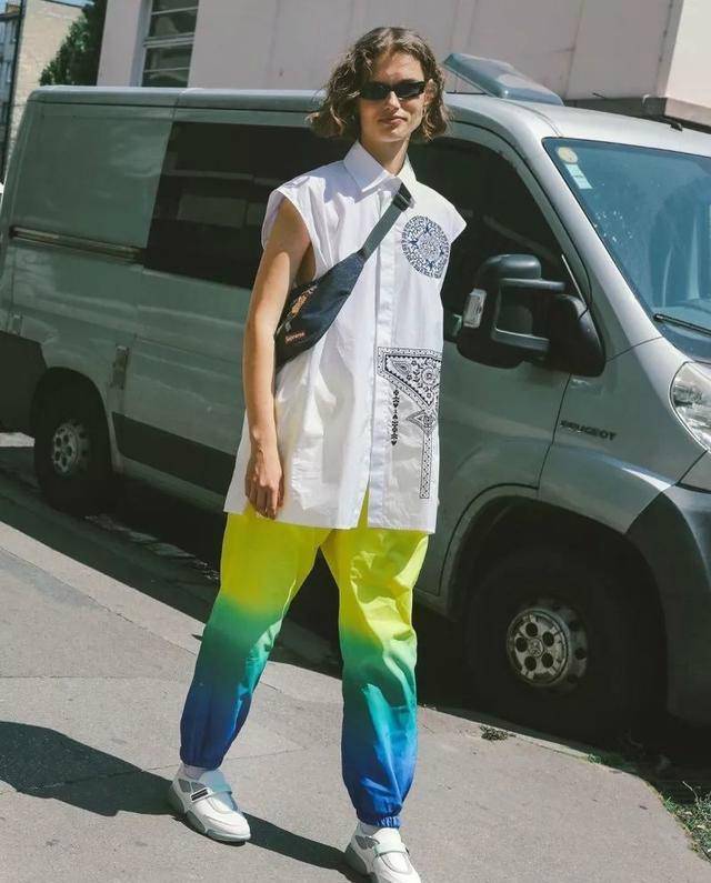 《暮光女》帅k这次是认真的吗?春风好甜,难得女朋友穿jk裙好看