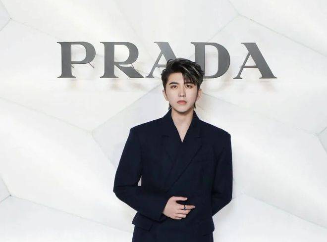 prada为啥还不解约蔡徐坤?_prada_李易峰_郑爽