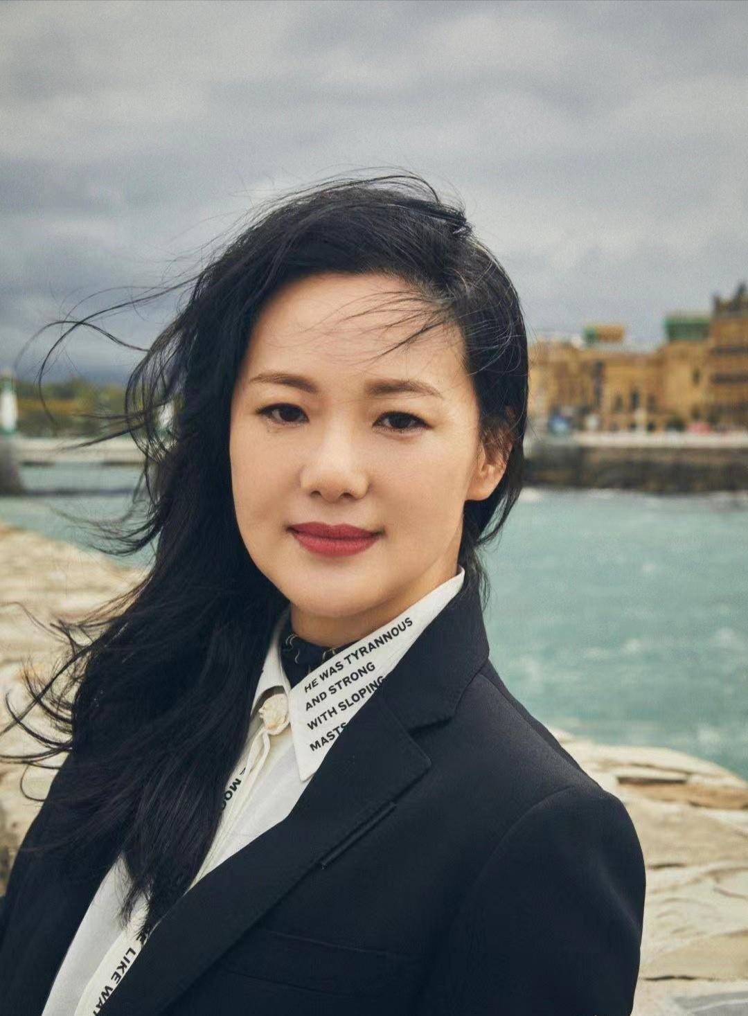 中老年女星别乱动脸了:脸像鞋拔子,做不出表情,演戏都没法看了_丛珊