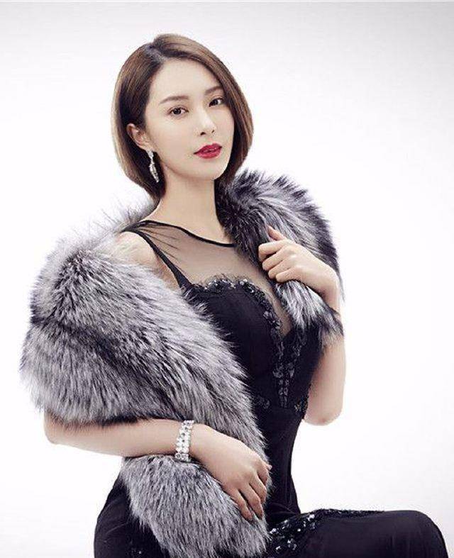 《追龙》晶女郎胡然,身材美貌与演技齐飞,未来必定不可限量