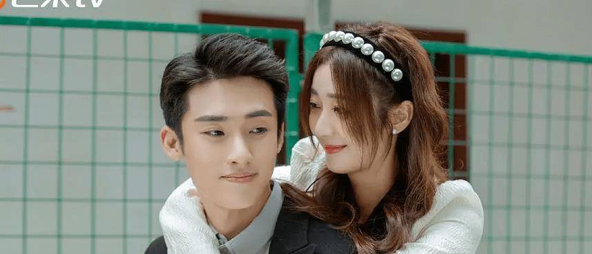 他曾"背叛"杨幂,转身投向贾乃亮公司,如今的资源也是越来越差_张赫