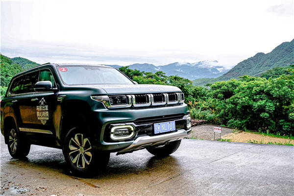 试驾北汽bj60:非承载式车身   双差速锁,只为家庭出行而来_搜狐汽车