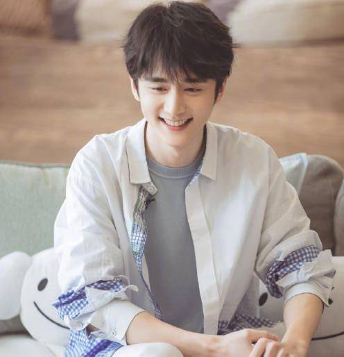 张新成称16岁时是校草,本以为没吹牛,看到学生旧照:这颜值谁敢_照片