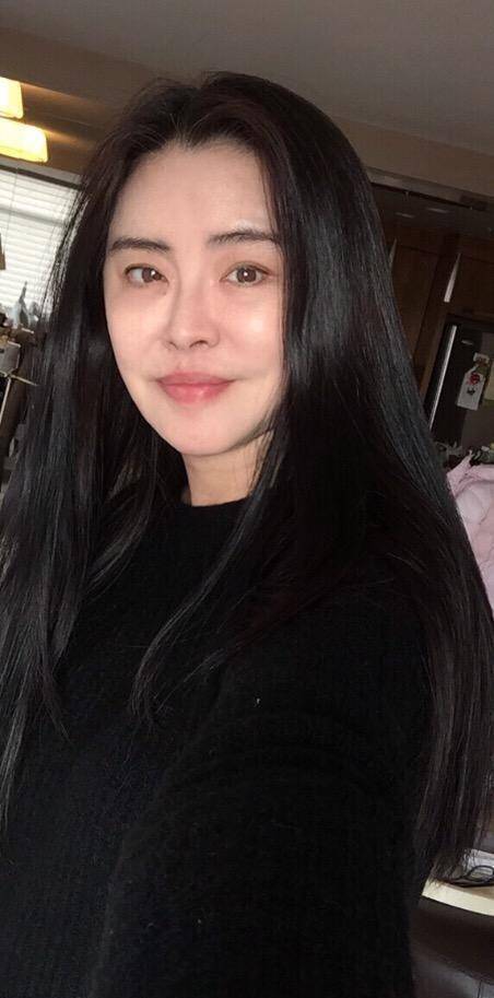 52岁的王祖贤不需要冻龄,发福也自带仙气_生活_女明星_粉色