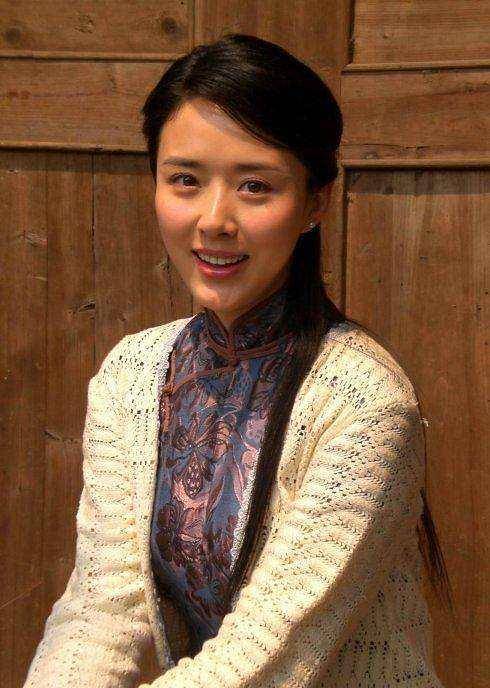 和陈坤,黄晓明,何琳是同学,因为颜值出众,还和赵薇,何琳并成为"北影三