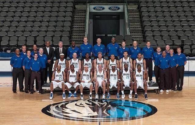 目前独行侠队的中文官网里介绍参加夏季联赛的名单里有21名球员.