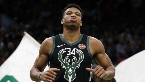 25岁字母哥首个孩子出生,终于当爹,这名字比亲爹的还长_球迷_数据