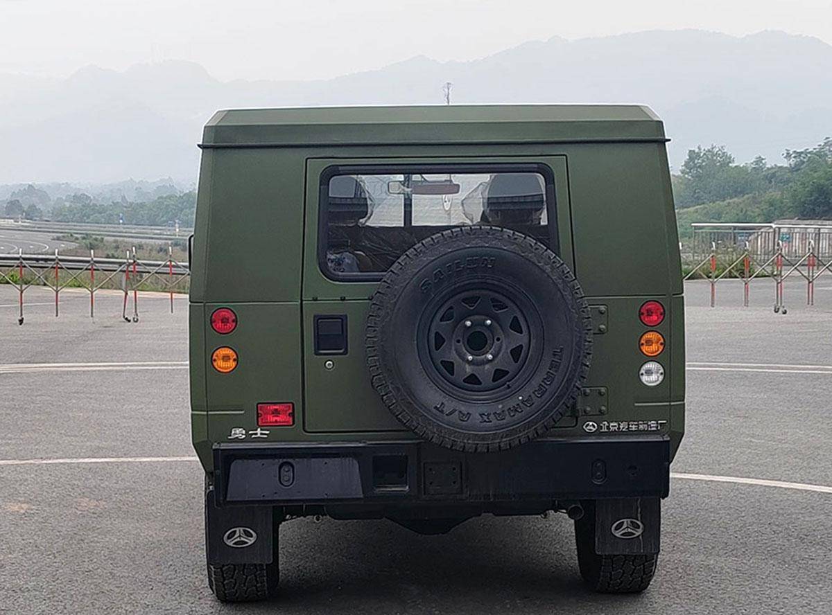 北汽制造勇士新车型曝光,侧开式尾门 背挂胎,搭载2.
