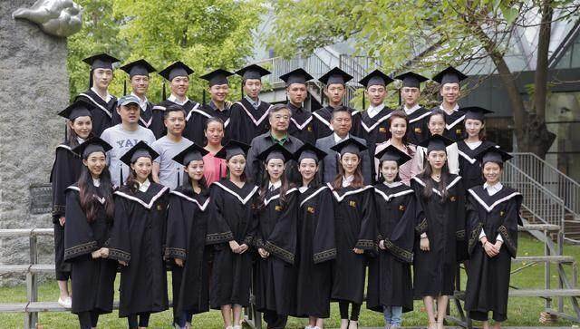 北影校花晒毕业照:合影堪比网红脸聚会_钟宛霖_孟子义_陈瑶