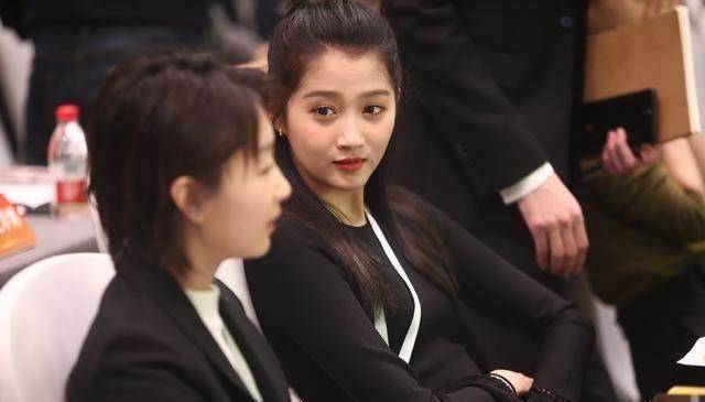 为何鹿晗和王俊凯可以单独演讲,而杨幂和angelababy只能参与对话