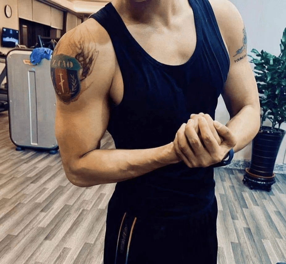 黄子韬晒肌肉照,健身效果明显,网友表示猛男_漂亮_公司_什么