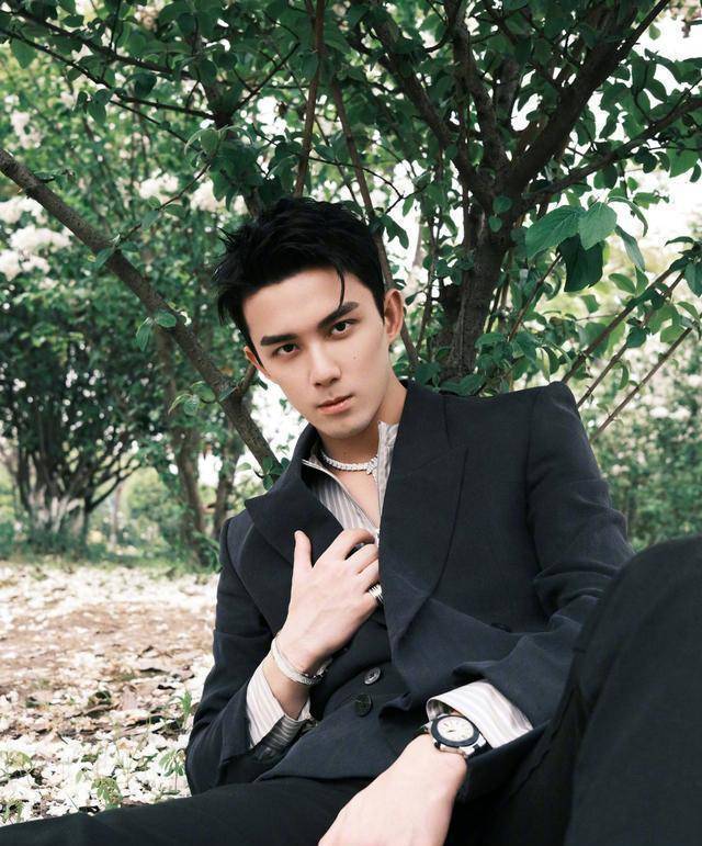 吴磊的私生还曾经做出过盗用吴磊行程的事.