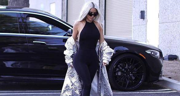 金卡戴珊最新策划大片,眼神好勾人!