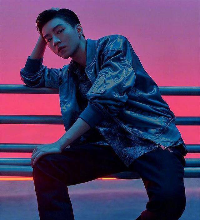 王俊凯未来感时尚大片来袭,看完才知道,原来他也可以是成熟的!