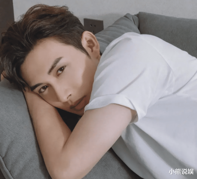 张彬彬在私底下跟人约饭,被晒出照片,发量却引发争议_明星_因为_饭局