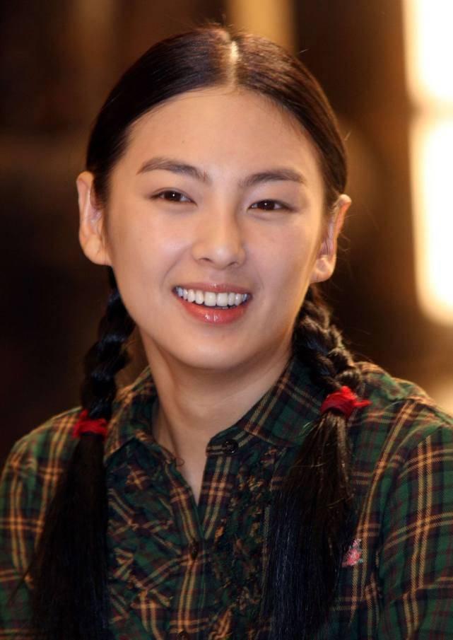 张雨绮晒运动照大晒马甲线,身材甚佳仿如20岁!_微博_外貌_衬衣