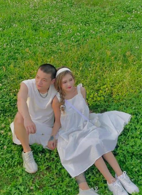 何婧婧与男友秀恩爱,暗示自己已怀孕,殷世航:希望被叫一声爸爸_网友
