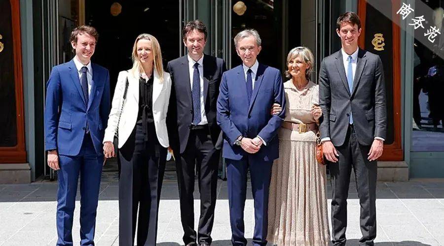 lv老板带儿女逛北京skp,5个孩子都是精英,谁能继承千亿帝国?