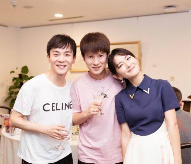 李晨和谢娜合影露出尖下巴,分手之后首次露面,气色红润心情大好