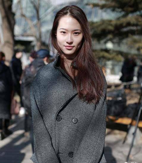 当然了,有长得像撞脸,还有长得不像,碰瓷非说像明星的!相似度最高的