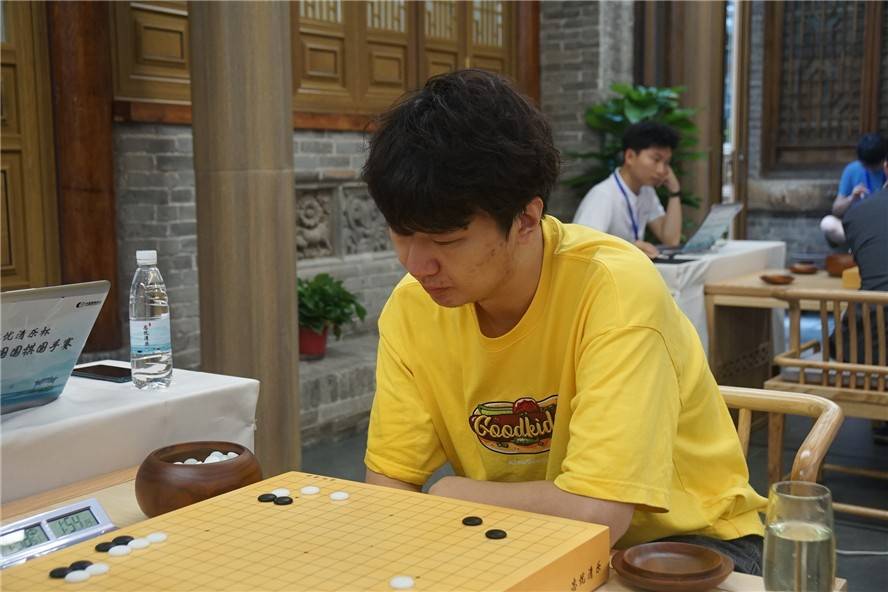 第2届国手赛由中国围棋协会,河南省体育局,开封市人民政府主办,河南省