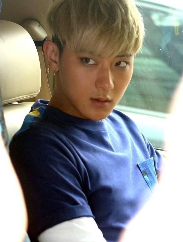 黄子韬2022年发文表白新"女友",难道要结婚了?网友:我们赞同!