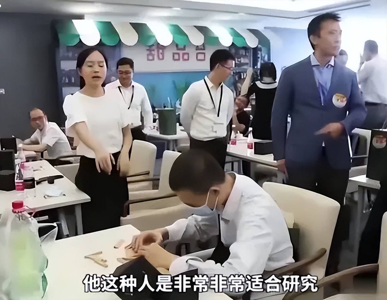 高考702分学霸想去北大见韦神，韦东奕回济南老家，久违露出笑脸-韦东奕多少分考的北大