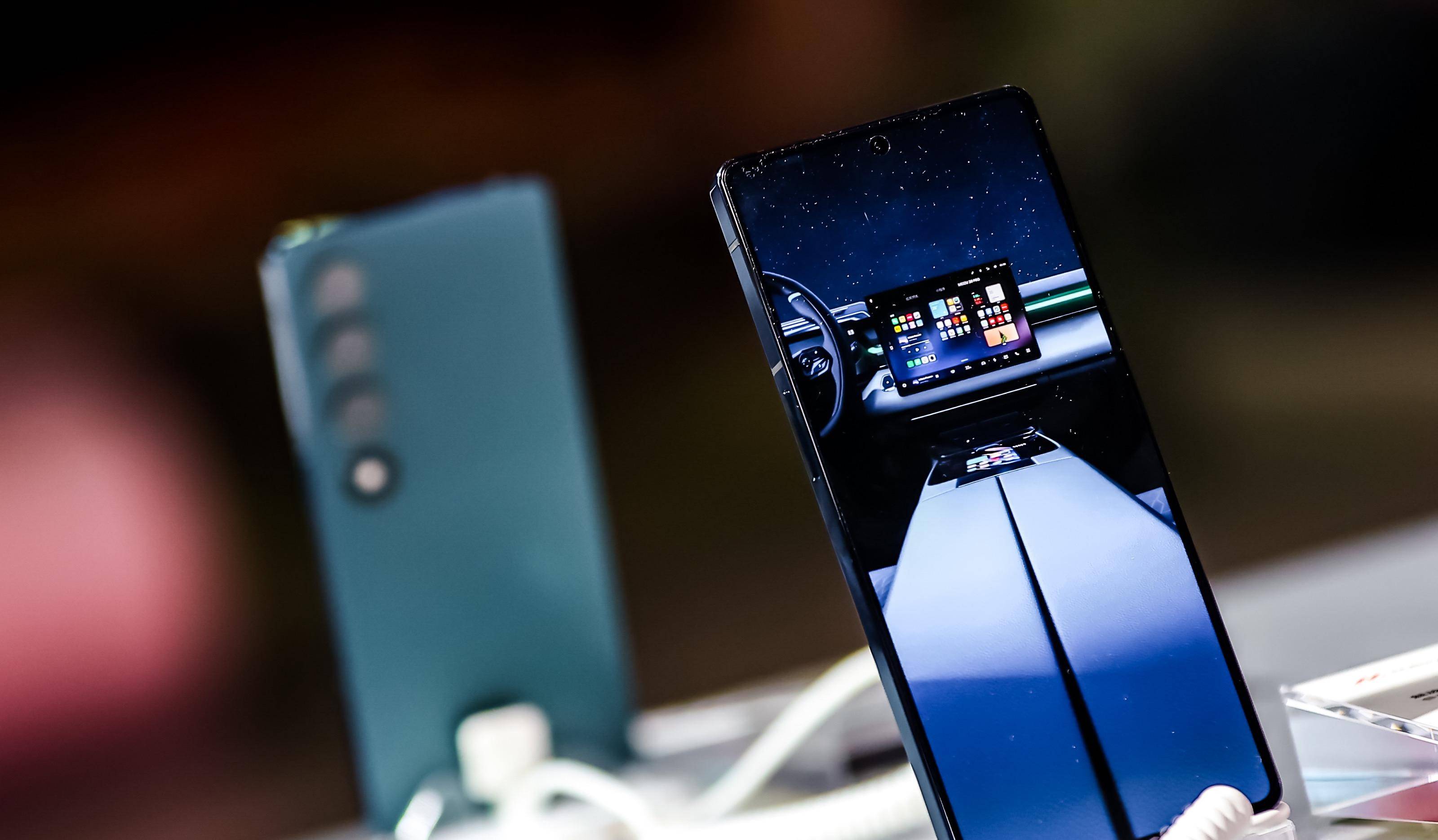 flyme跨界交互惊艳全场!mwc第一天成魅族秀场_展厅_设计_产品