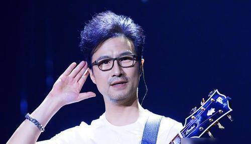月汪求婚章子怡成功,结果当天春晚节目单曝光,还有鹿晗吴亦凡世纪牵手