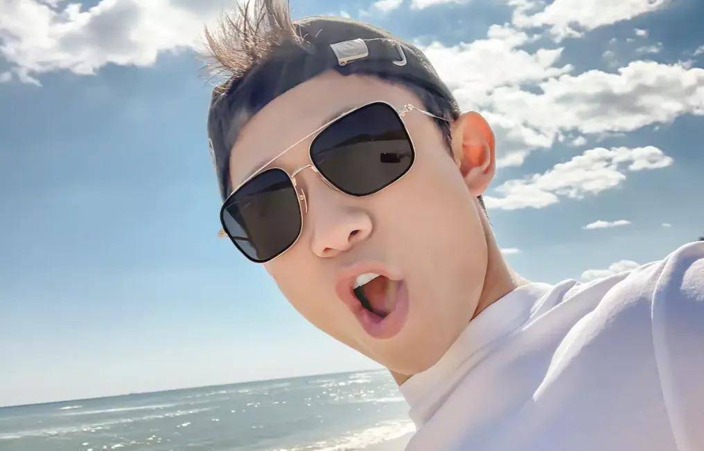 微博之夜不见身影?张一山忙新剧被称作老师,却还是最淘气的仔!