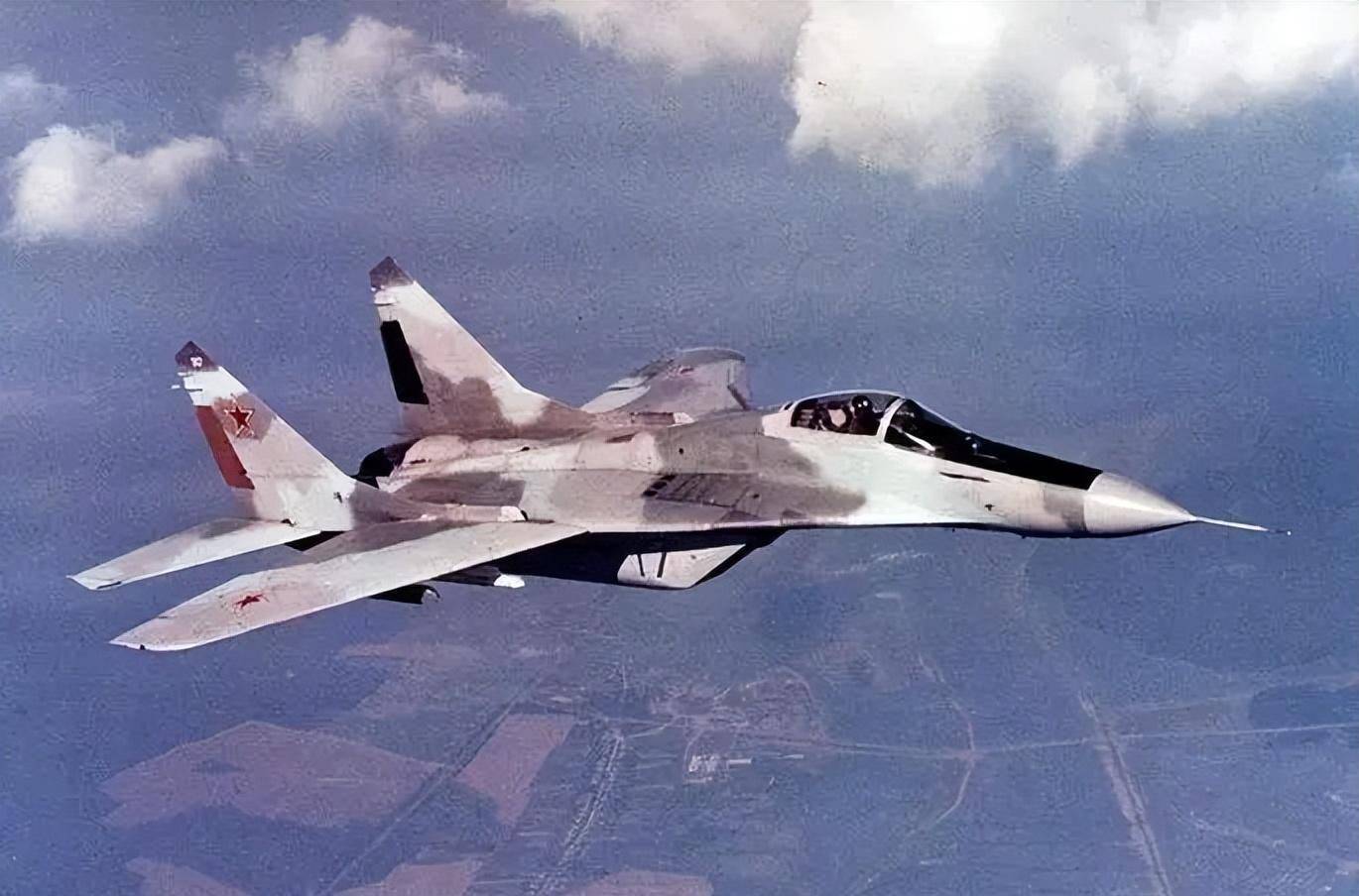 研制一种既能实施中远程轰炸,又能自卫的多用途歼击轰炸机,就成为了