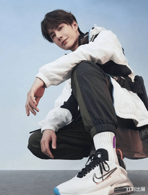 5月25日从h&m风波发酵以来,黄轩率先和h&m解约,宋茜紧随其后,表明自己